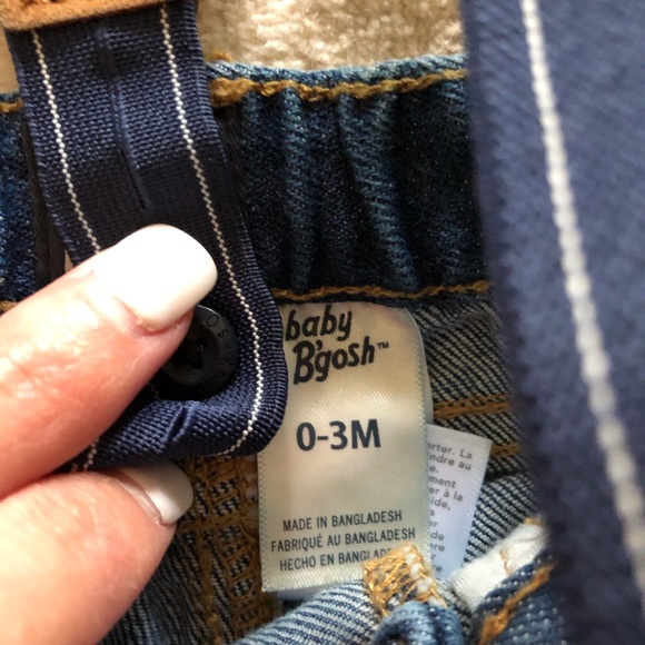 Osh kosh size 0-3 months pants with suspenders - Picture 3 of 4